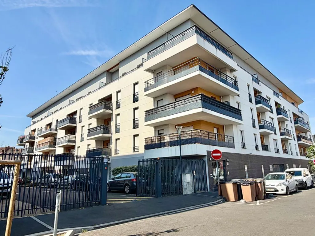 Esterno - 3-Bed Flat with Balcony in Saint-Ouen-l'Aumône