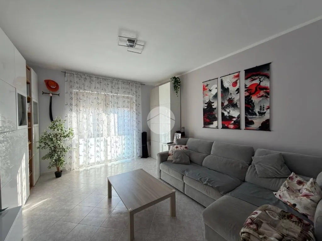 Séjour - Modernised Apartment with Veranda in Settimo Torinese
