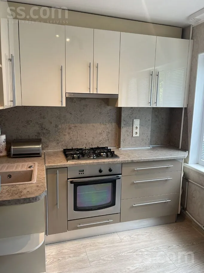 Kitchen - 3-Bedroom Flat with Balcony in Riga