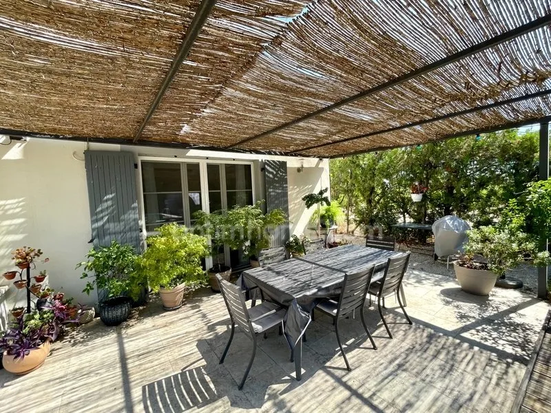 Terrazza - Charming Mas with Pool near Aigues-Mortes