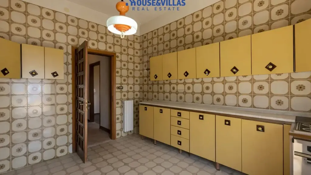 Köök - Three-Bedroom Apartment with Balcony in Avola