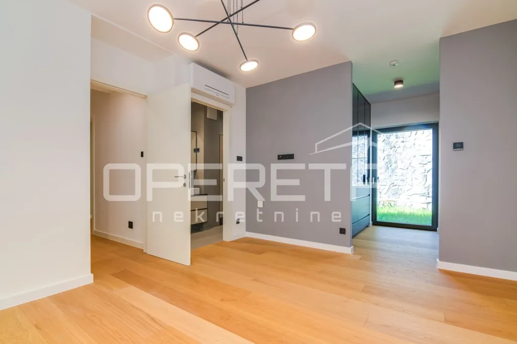 Entrée - 4-Room Apartment with Cathedral View in Centar
