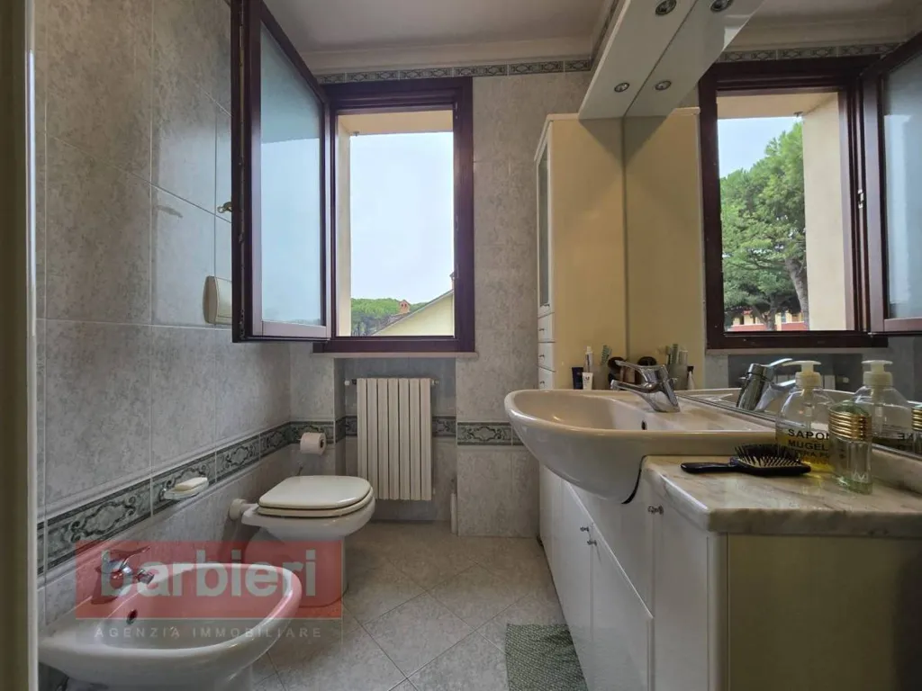 Salles de bain - Three-Bedroom Apartment with Terrace in Cervia
