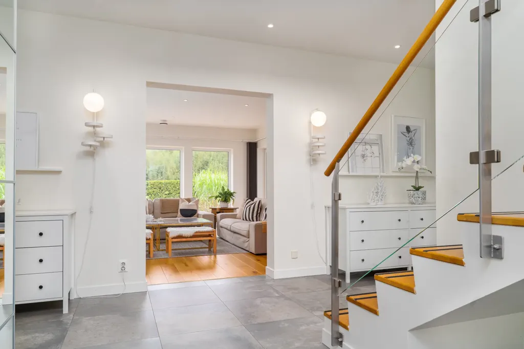 Esik - Contemporary Villa with Rooftop Terrace in Bråstorp