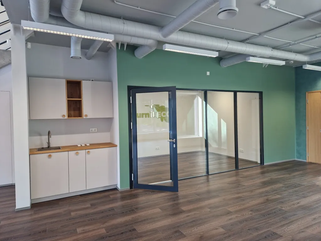 Kabinet - Corner Office Space with Large Windows in Priisle Business Park