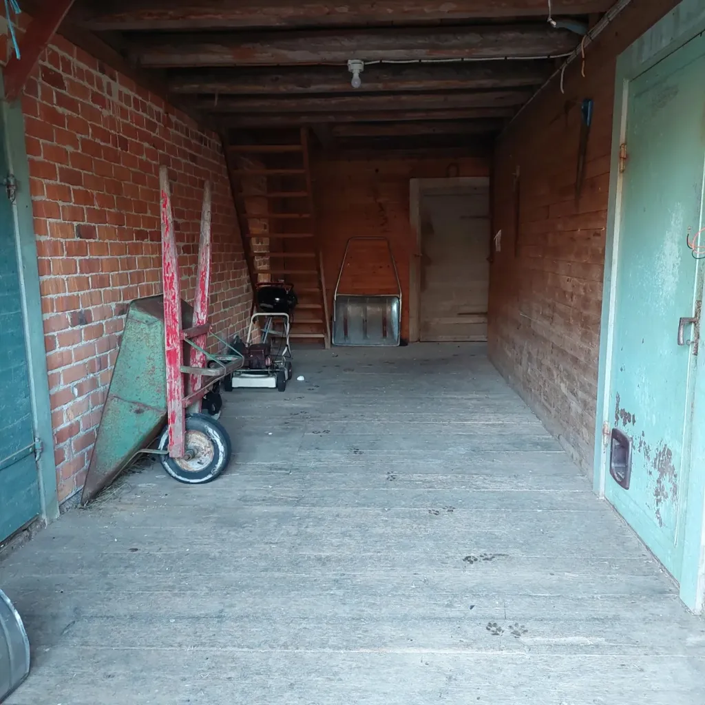 Garage - Farmhouse with Garden in Änderåsen