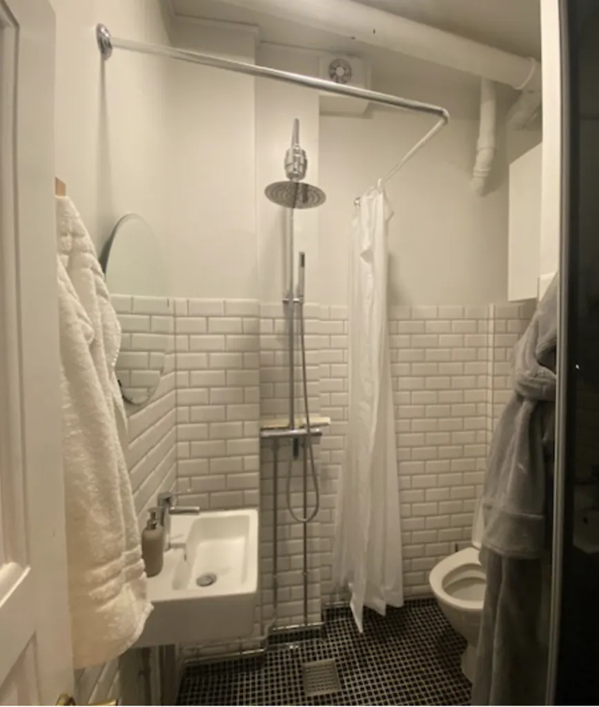 Bathrooms - Furnished Flat with Balcony in Østerbro