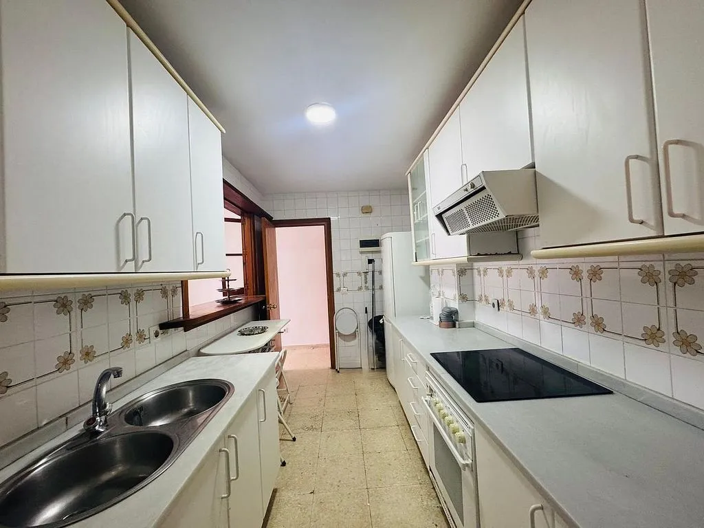 Cucina - Four-Bedroom Flat with Lift in West District