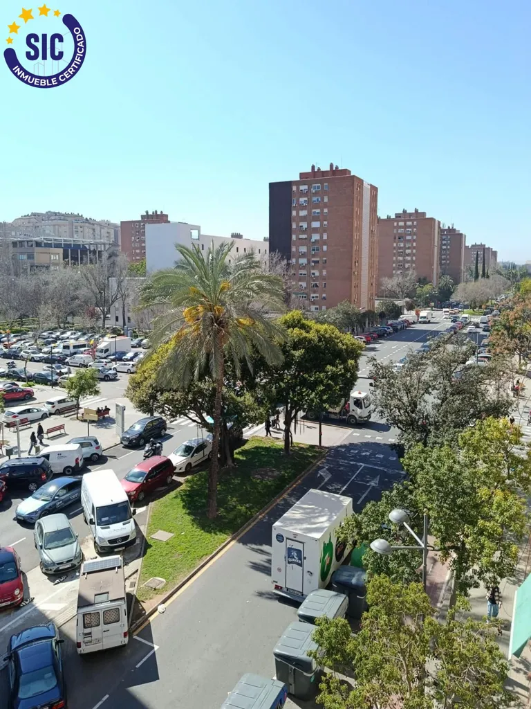 Balcon - Spacious Apartment with River View in Mont-Olivet