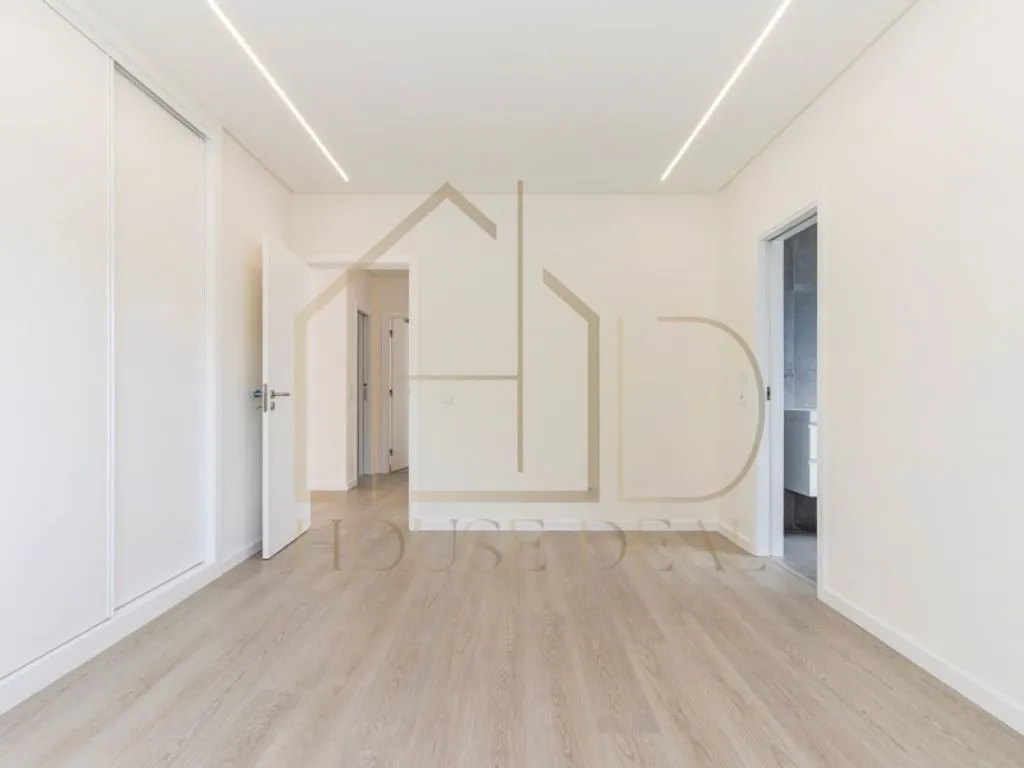Magamistoad - Luxury House with Solar Panels in Seixal