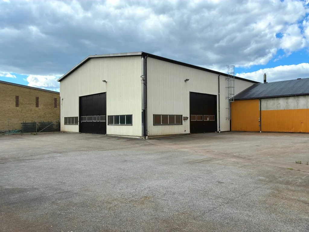 Välivaade - Industrial Property with Large Hall in Central Hörby