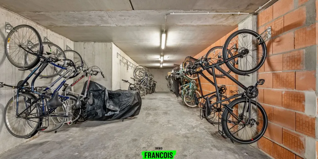 Garage - Appartement Moderne avec Terrasse au Centre d'Ostende