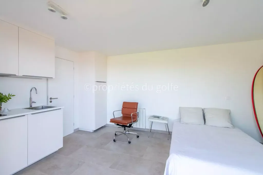 Bedrooms - Villa with Panoramic Sea View in Sète