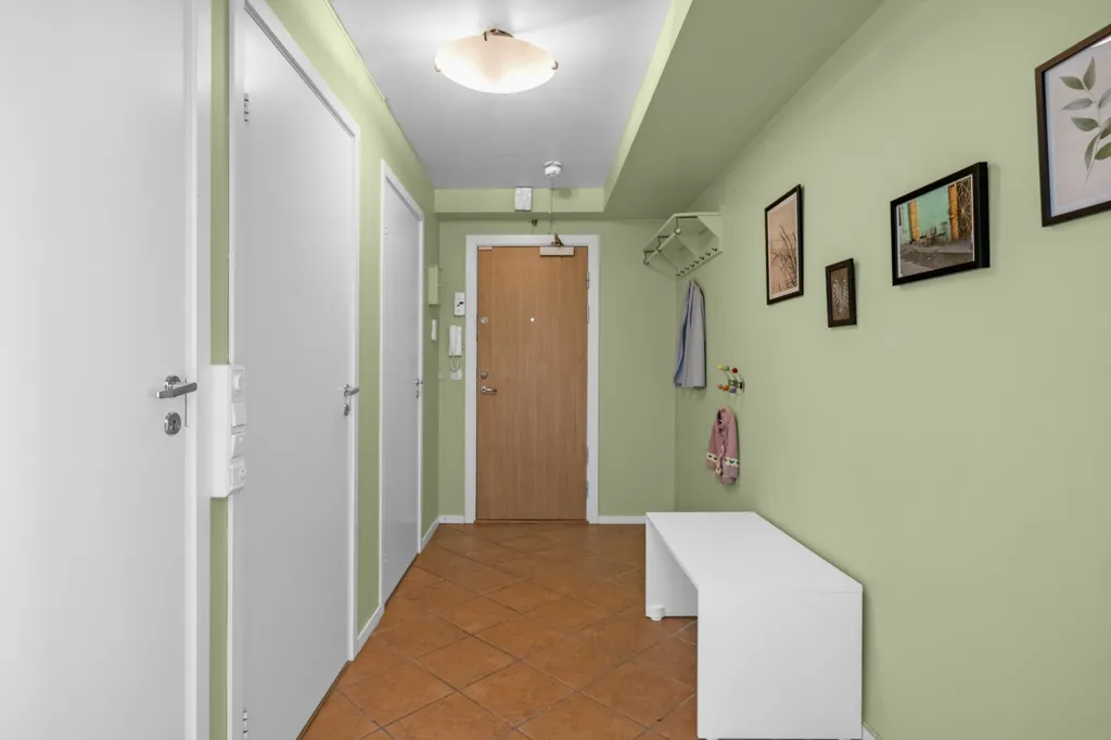 Ingresso - Spacious 3-Bedroom Flat with Balconies in Furuset