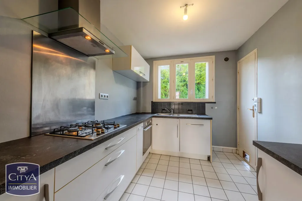 Köök - Charming 4-Piece Apartment near Brest Centre