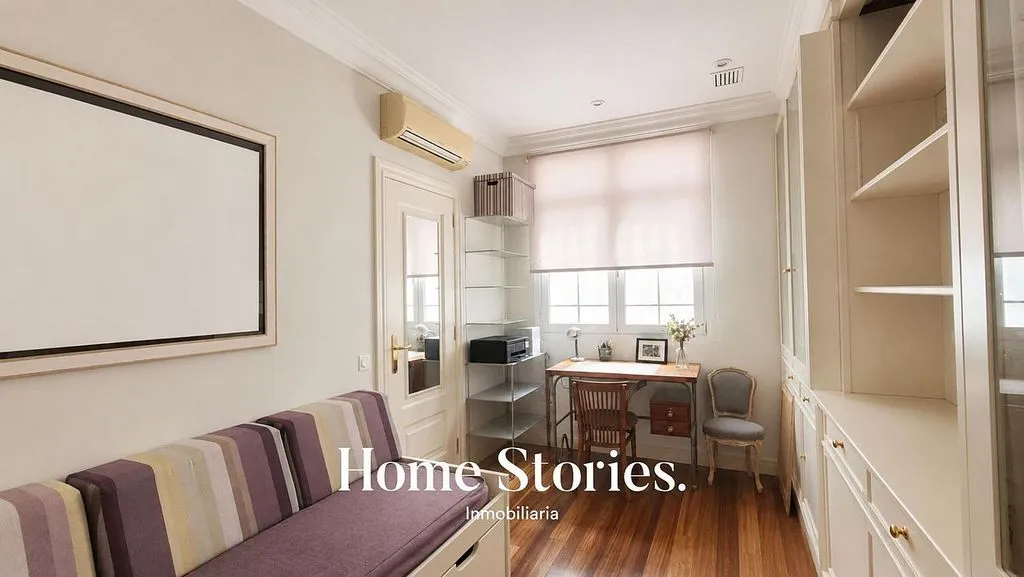 Esik - Furnished Flat with Balcony in Valencia