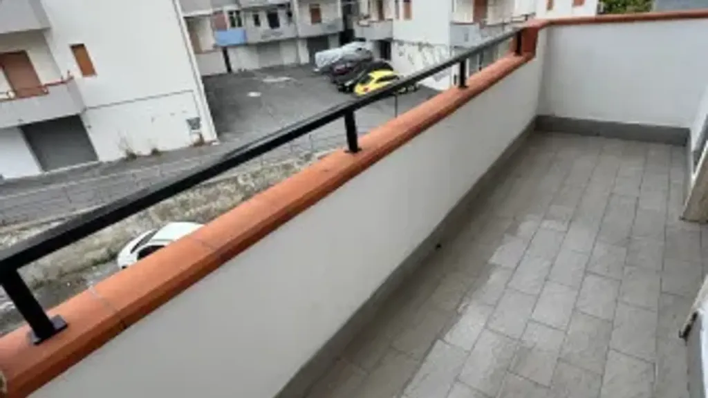 Balcon - Rearranged Apartment with Balcony in Scalea