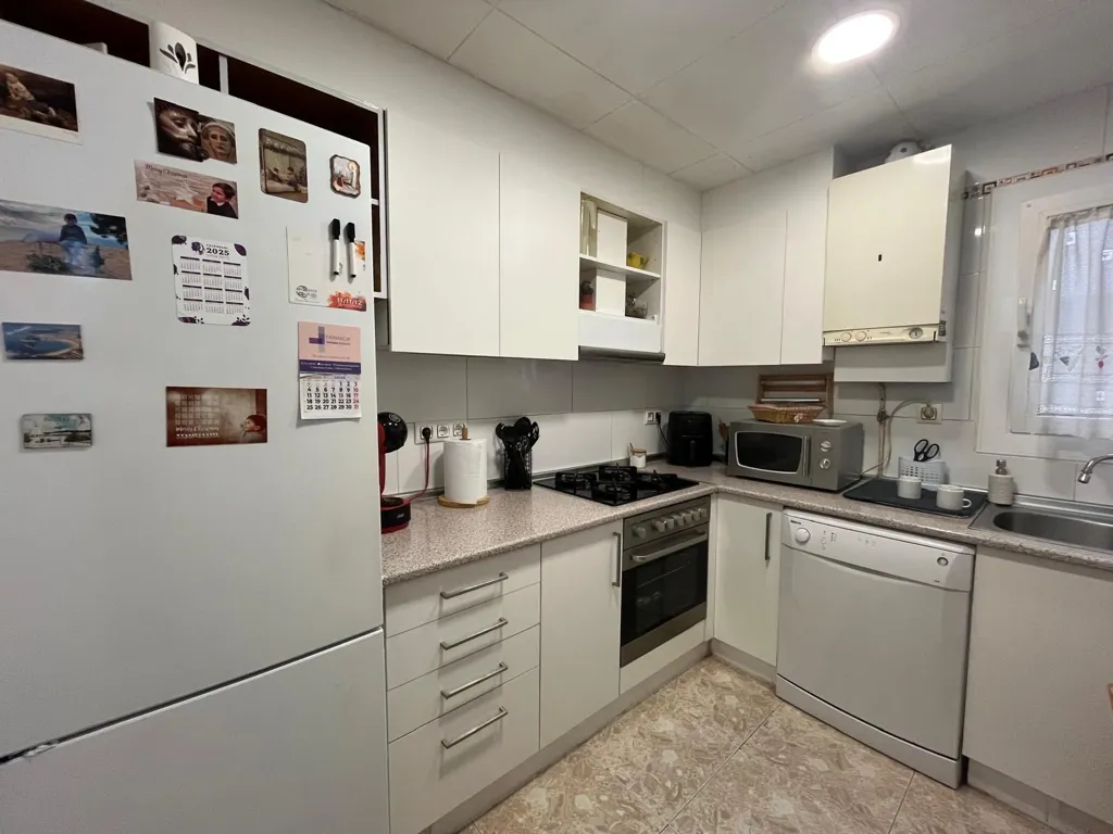 Cuisine - Spacious Flat with Balcony in Roses