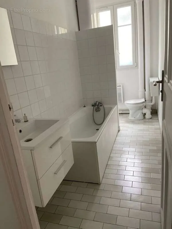 Salles de bain - Appartement de 2 Pièces avec Ascenseur à Boulogne