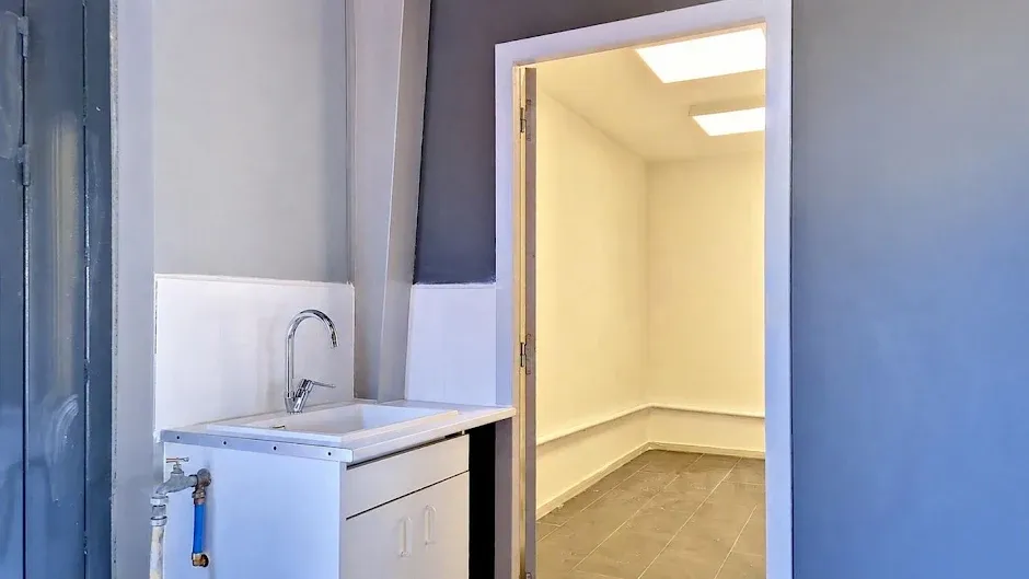 Vannitoad - Commercial Space with Parking in Toulouges