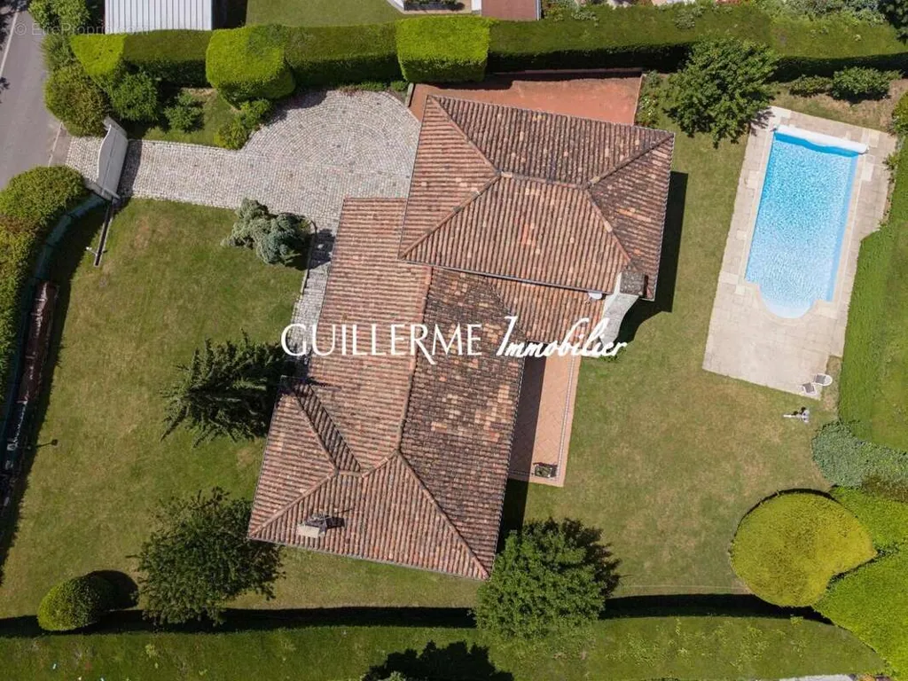 Vue aérienne - Maison de Caractère avec Piscine à Dardilly