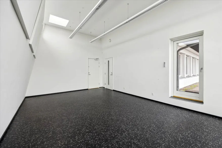Toad - Office Space with South-Facing Terrace near Emdrup