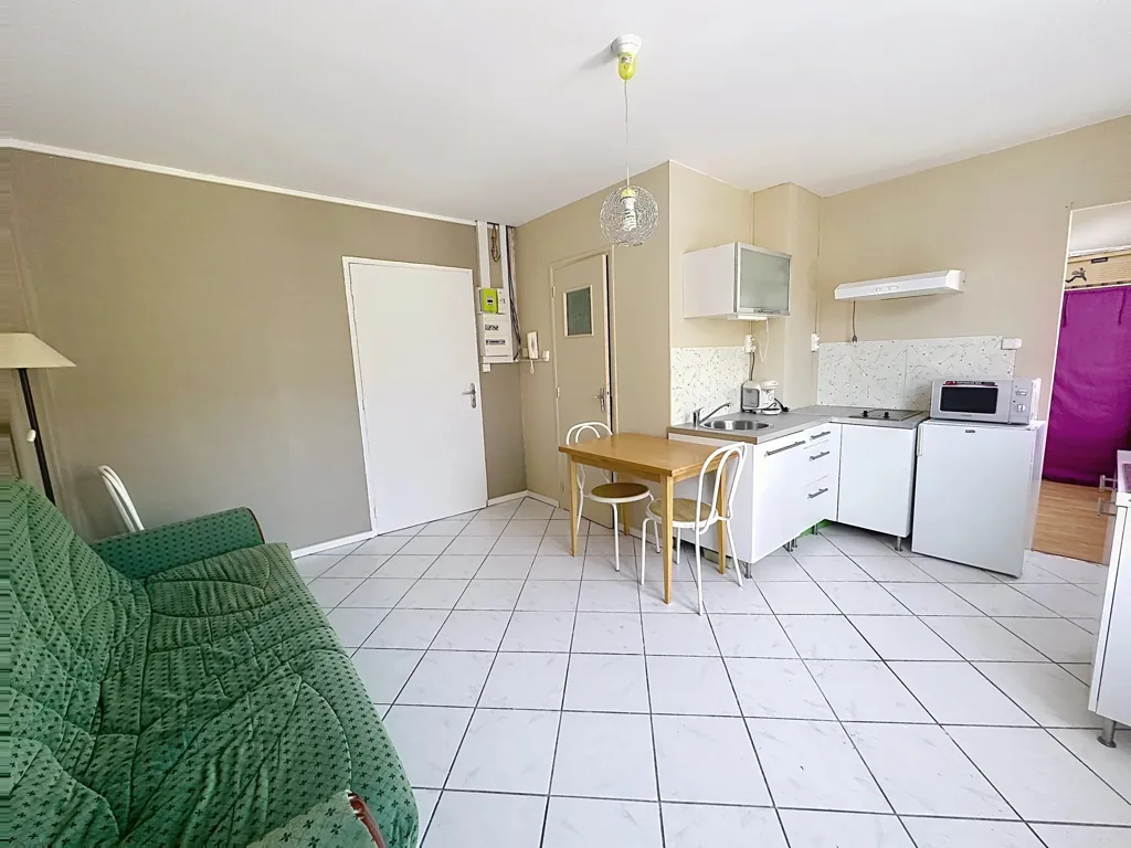 Köök - Renovated Apartment with Balcony in Chabottes