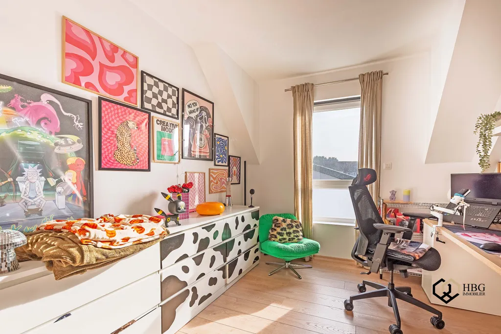 Office - Renovated 3-Bed Flat with Terrace in Hatten