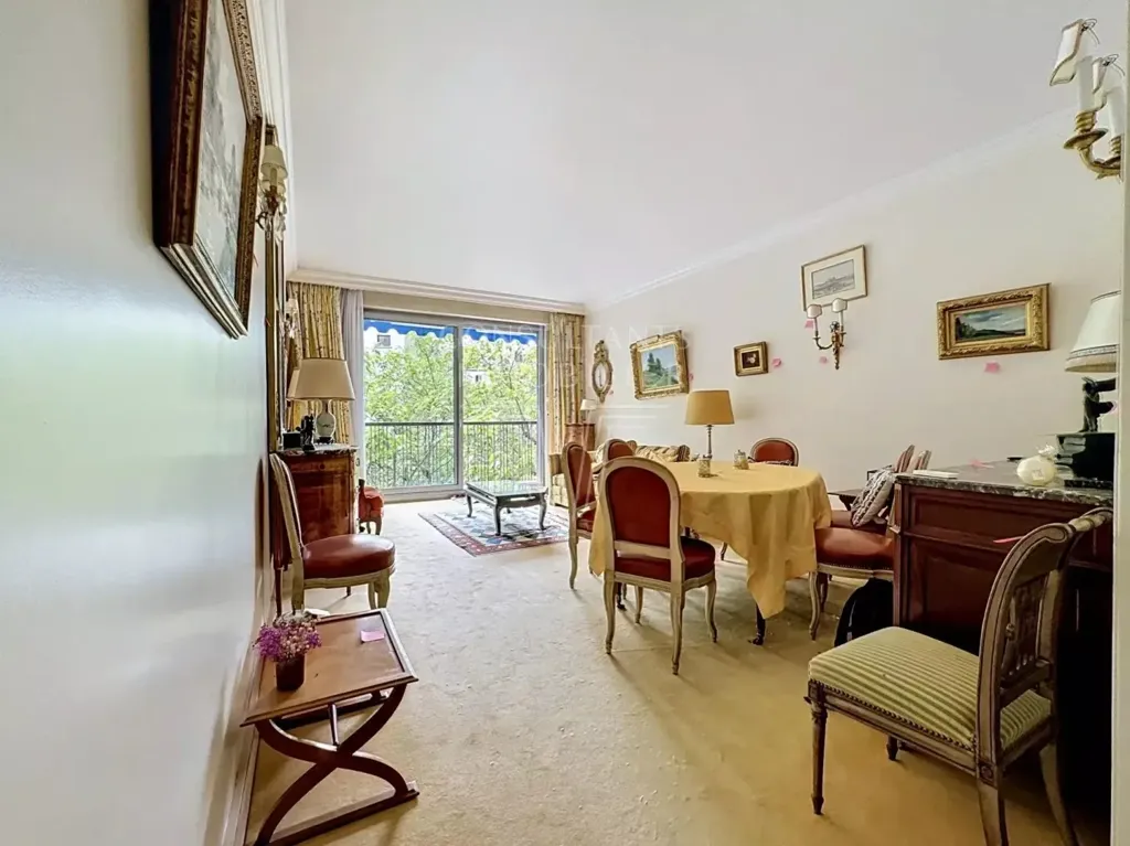 Salle à manger - Appartement de 3 Pièces à Rénover avec Balcon à Paris 16ᵉ