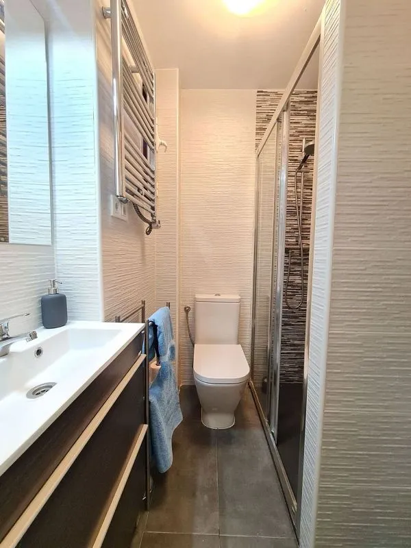 Salles de bain - Reformed Loft with Balcony in Ciudad Lineal