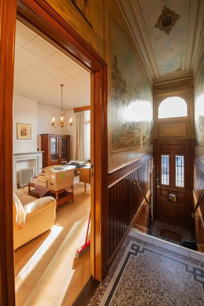 hallway_entrance