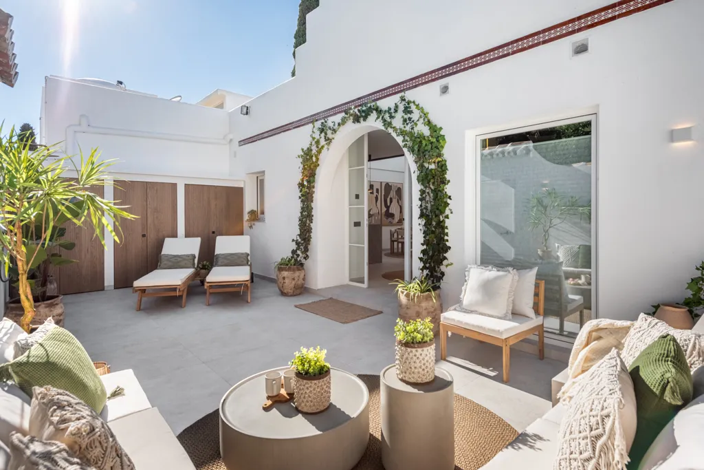Terrasse - Semi-Detached House with Pool in Nueva Andalucía