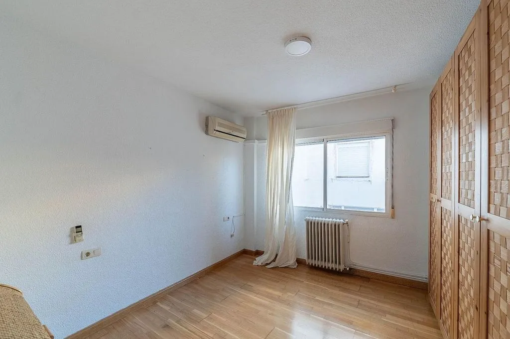 Magamistoad - Top-Floor Flat with Balcony in Central Location
