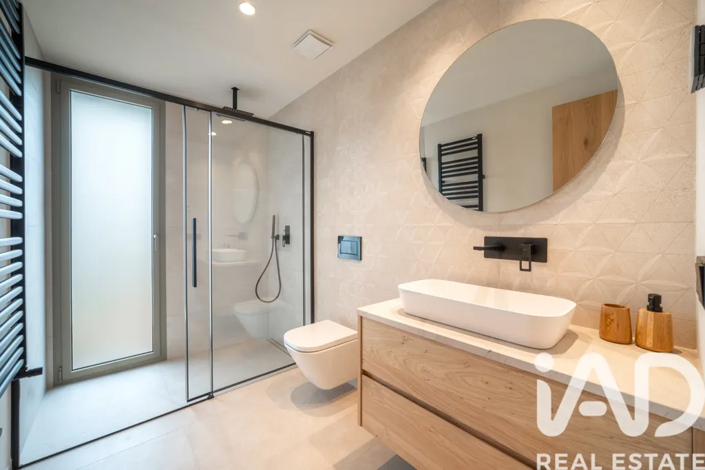 Bathrooms - Contemporary Chalet with Pool in Sineu