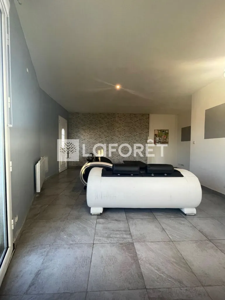 Magamistoad - Mixed-Use Property with Garden in Arles