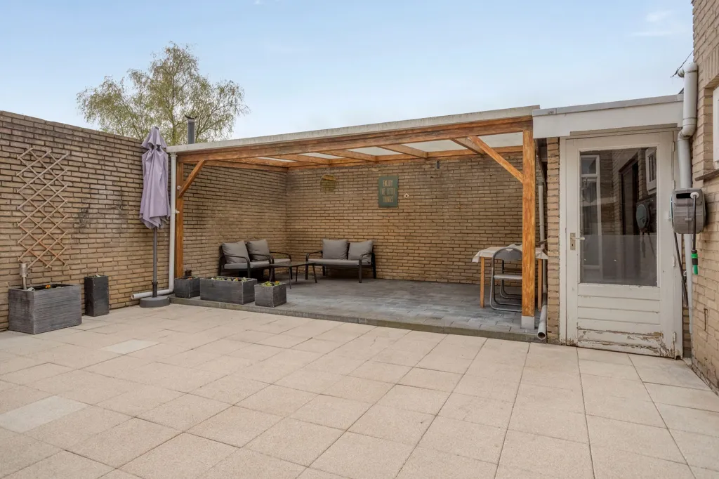 Terrass - Two-Storey House with Garden in Drunen