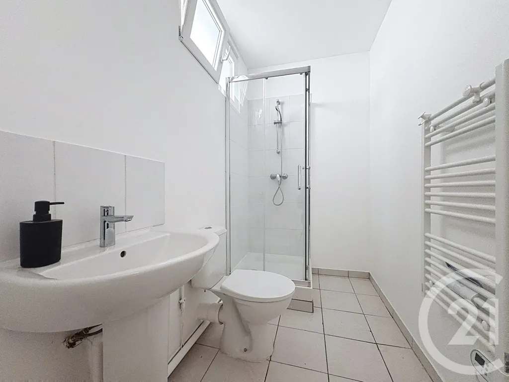 Bagni - 1-Bedroom Flat with Balcony in Melun