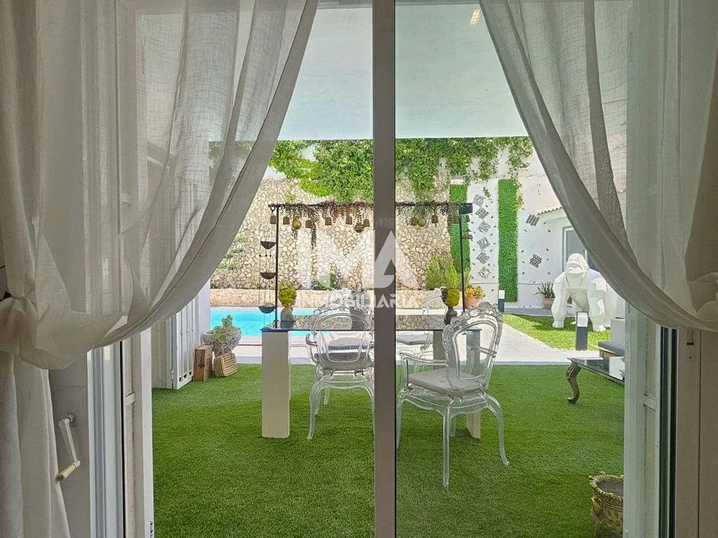 Terrace - Chalet with Pool and Terrace in Montepilar