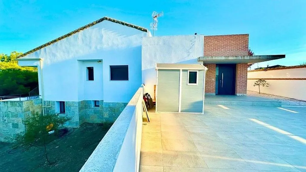 Terrass - Independent House with Pool and Terrace in Layos