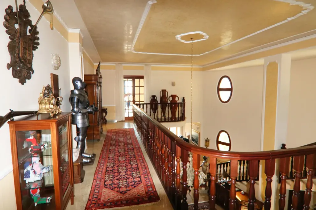 Esik - Hilltop Villa with Panoramic Views in Eboli