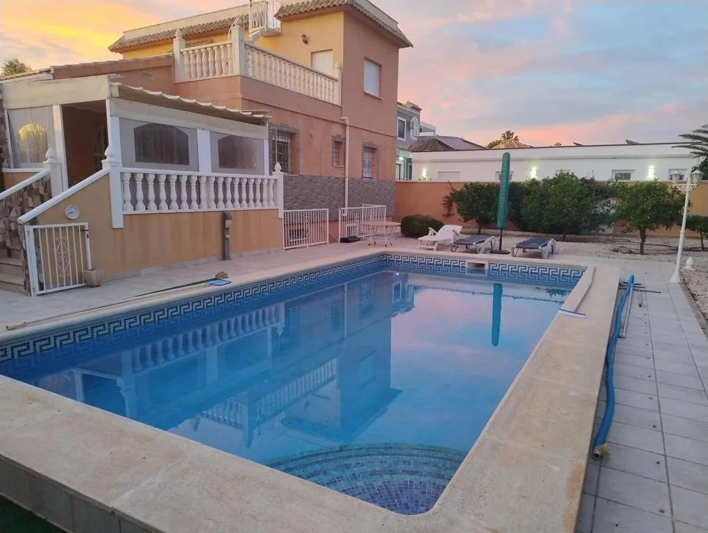 Piscine - Luxury Villa with Sea View in La Marina
