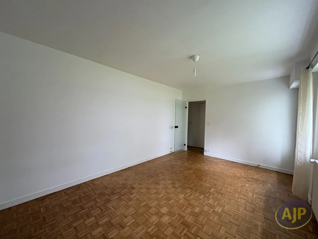 Pièces - Studio avec Balcon et Cave à Nantes