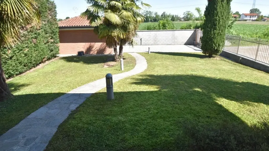 Aed - Villa with Private Garden in Corbetta