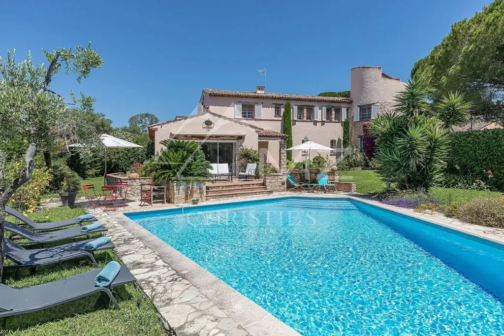 Piscine - Villa provençale avec piscine à Cap d'Antibes