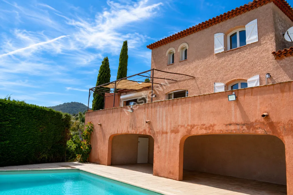 Piscine - Villa avec vue mer à Carqueiranne