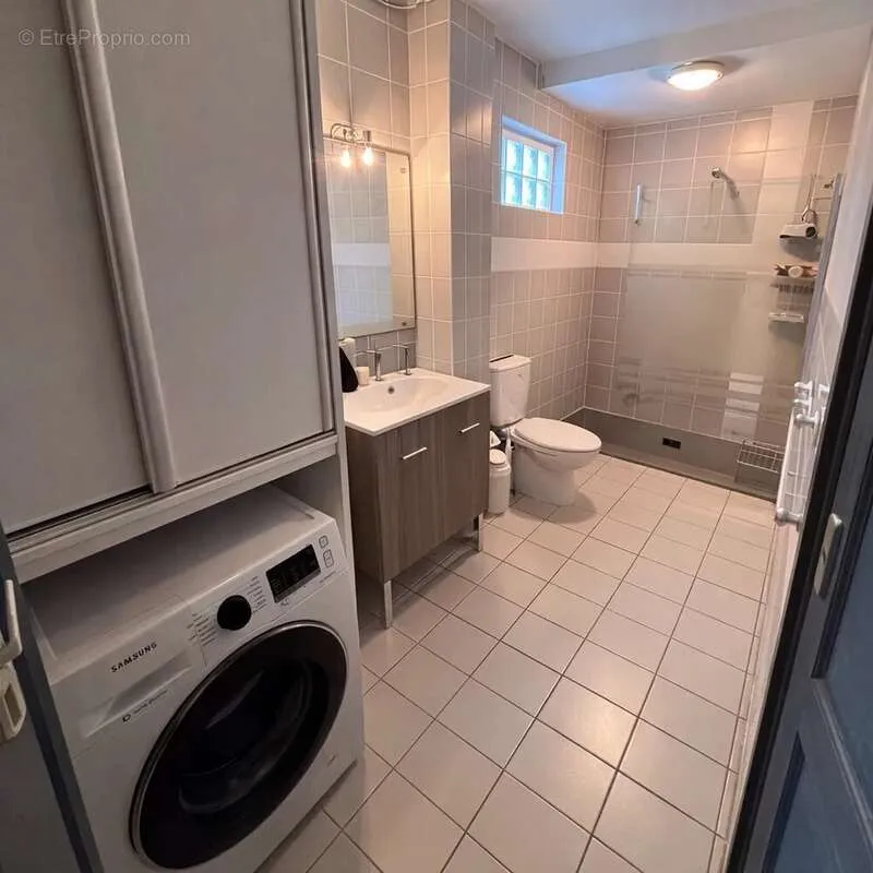 Salles de bain - Appartement T3 avec Ascenseur à Saint-Paul