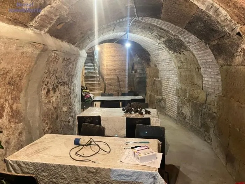 Pièces - Bodega with Bar and Restaurant in Baños de Ebro