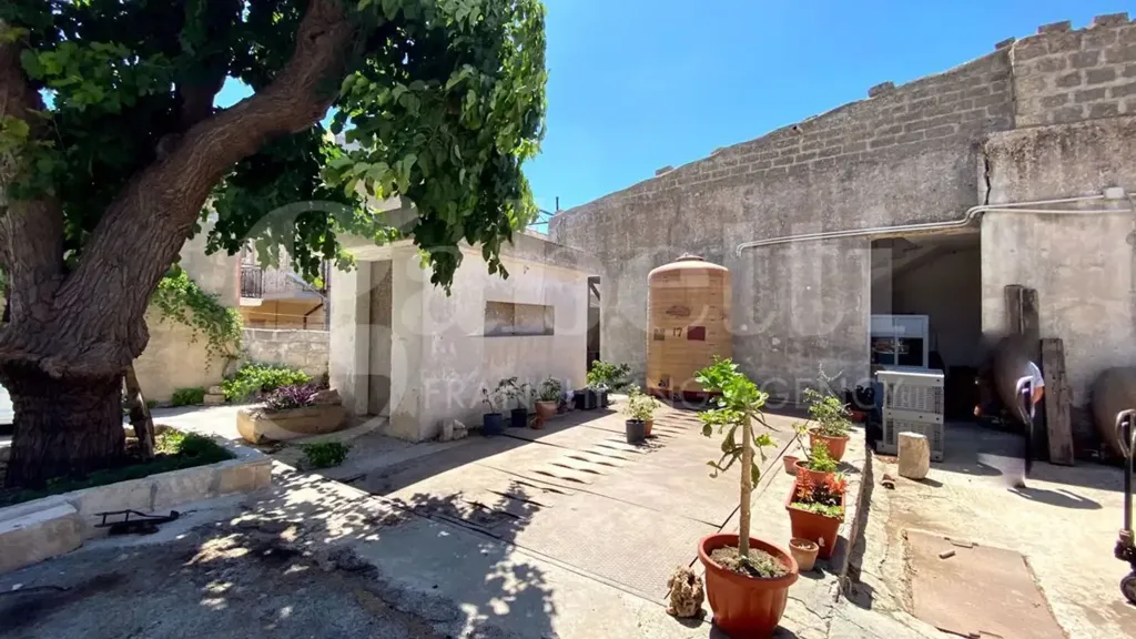 Aed - Rustic Warehouse with Sicilian Courtyard in Pachino