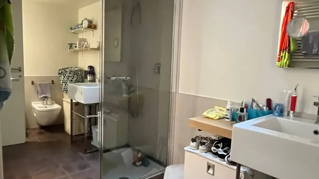 Salles de bain - Loft Apartment with Large Windows in Mantova Centre