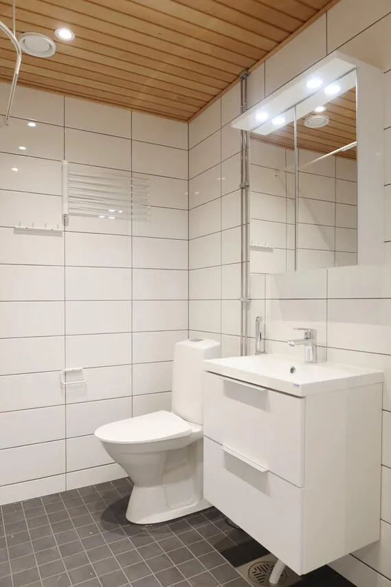 Bathrooms - Bright Corner Flat with Balcony in Turku Centre